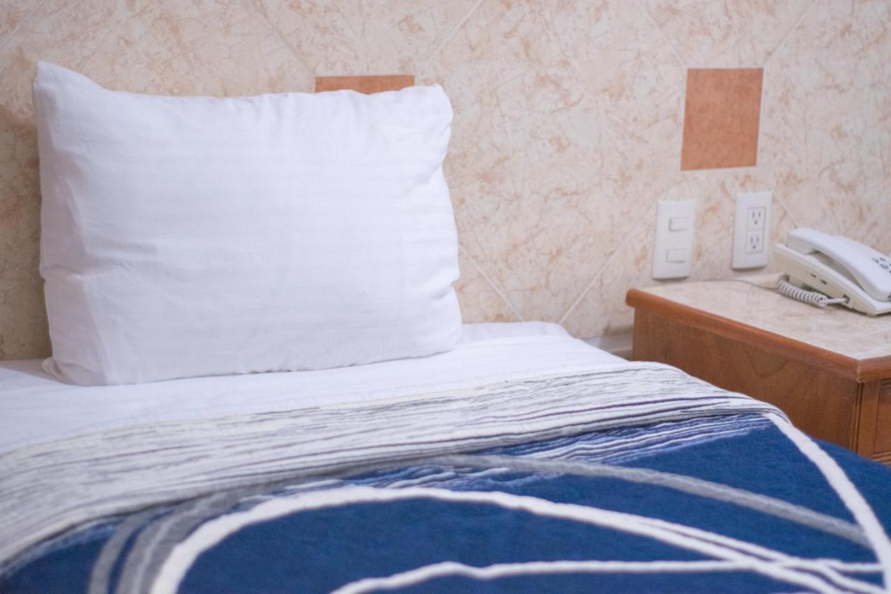 Hotel Niza Zona Piel Леон Экстерьер фото