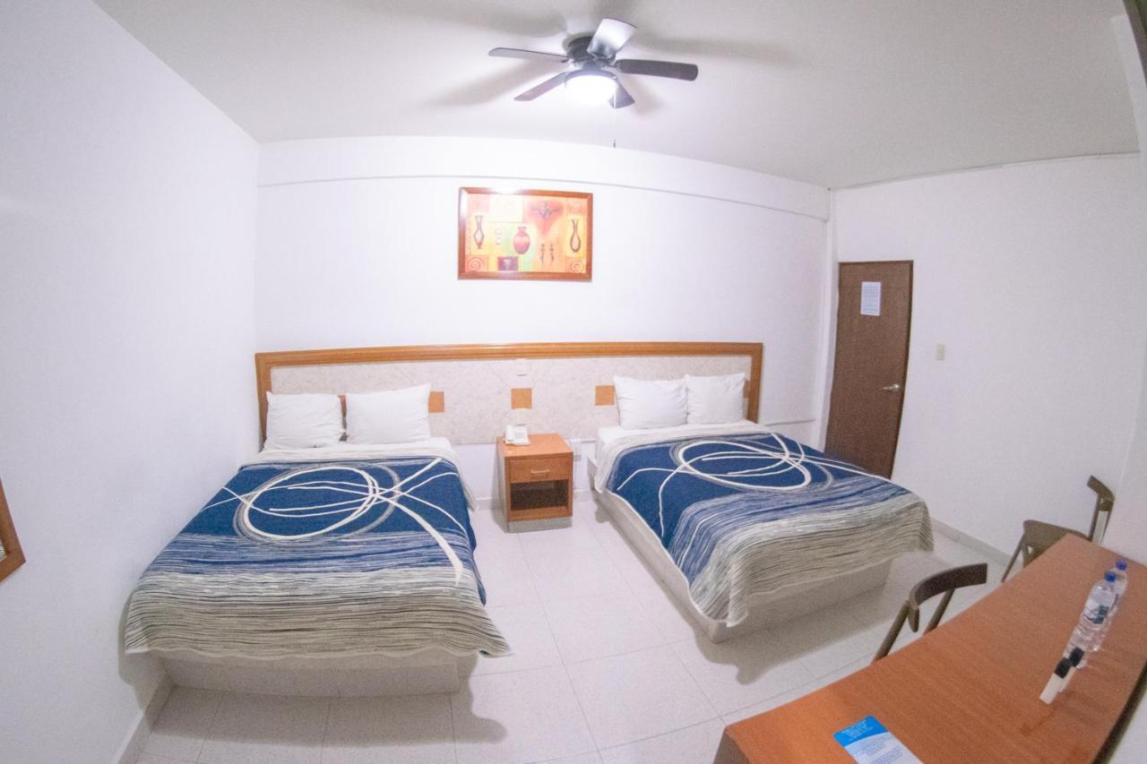 Hotel Niza Zona Piel Леон Экстерьер фото