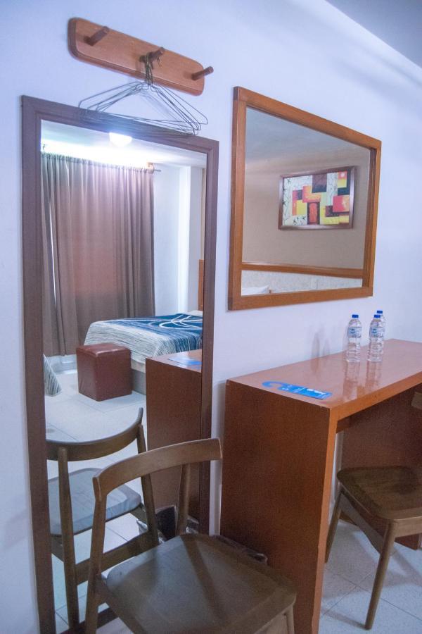 Hotel Niza Zona Piel Леон Экстерьер фото